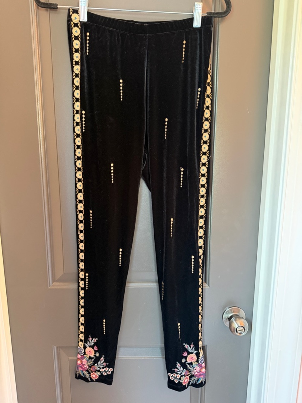 Johnny Was Black Velvet Embroidered Leggings Size S